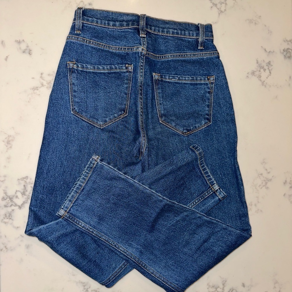 Blue Jeans - Picture 3 of 10